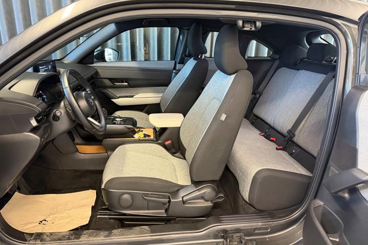 Grå Mazda MX-30 fra 2023