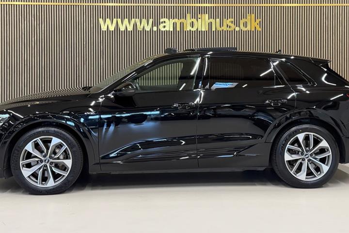 Sort Audi e-tron fra 2021