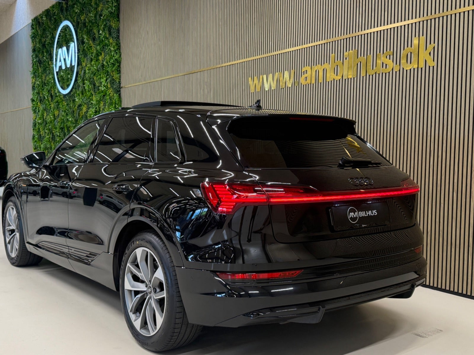 Sort Audi e-tron fra 2021