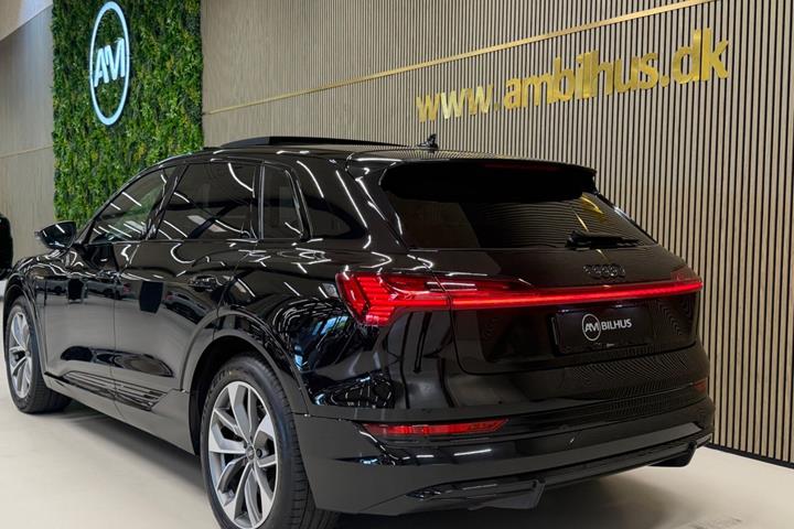 Sort Audi e-tron fra 2021