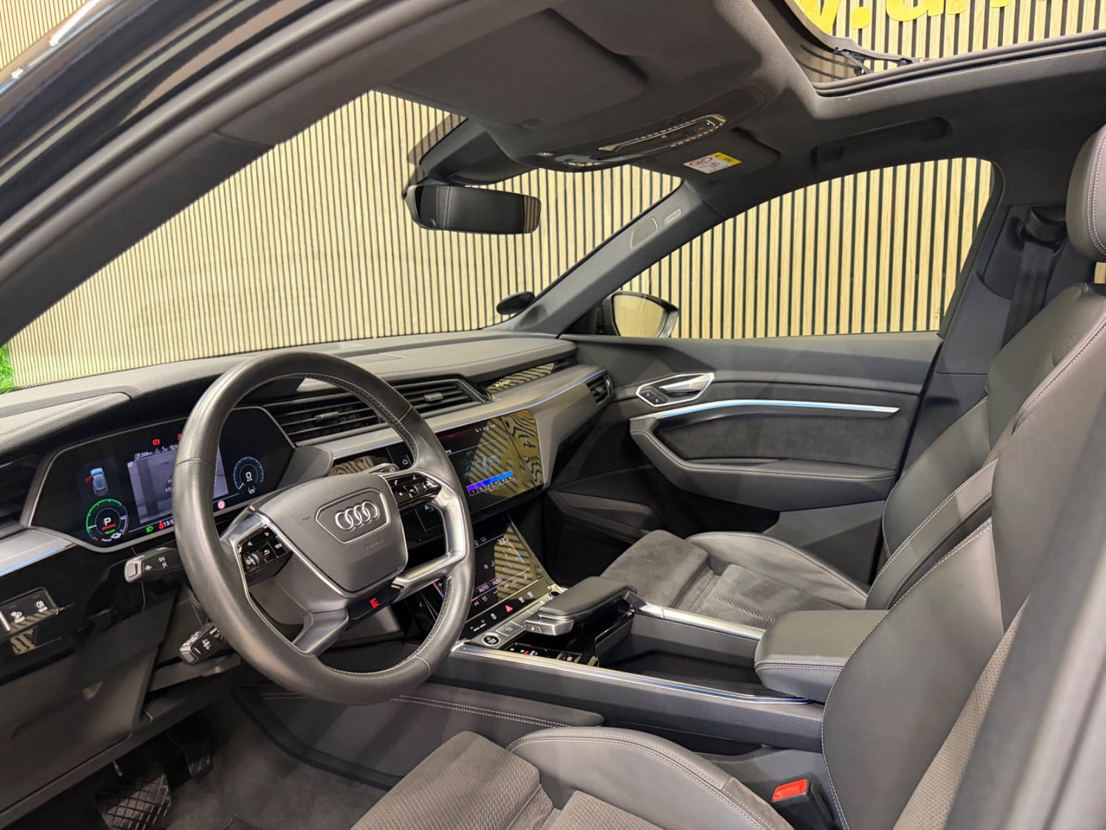 Sort Audi e-tron fra 2021