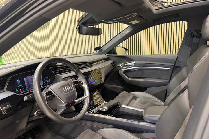 Sort Audi e-tron fra 2021