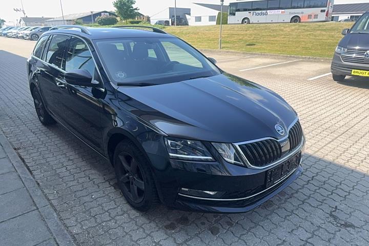 Sort Skoda Octavia fra 2018