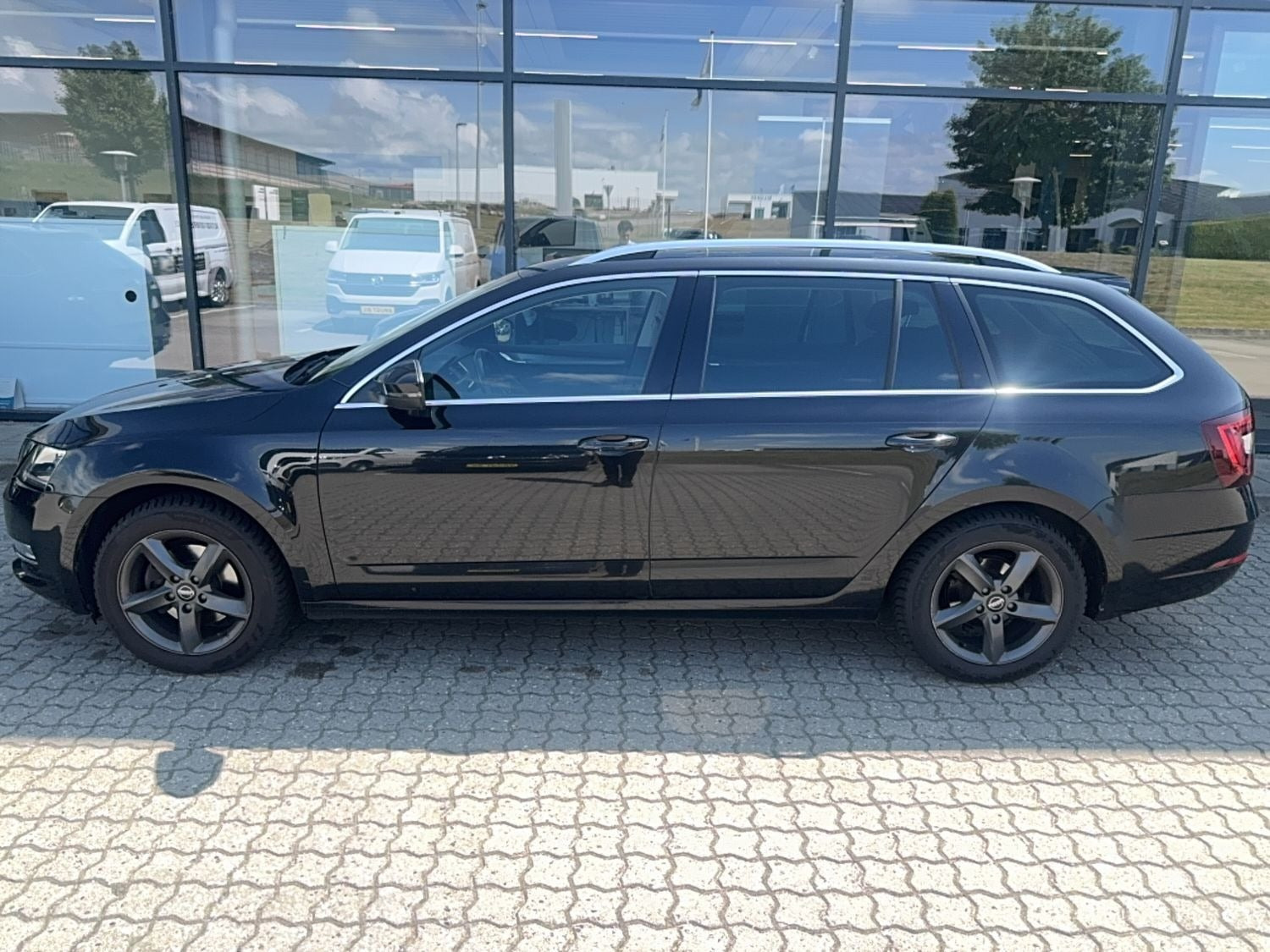 Sort Skoda Octavia fra 2018