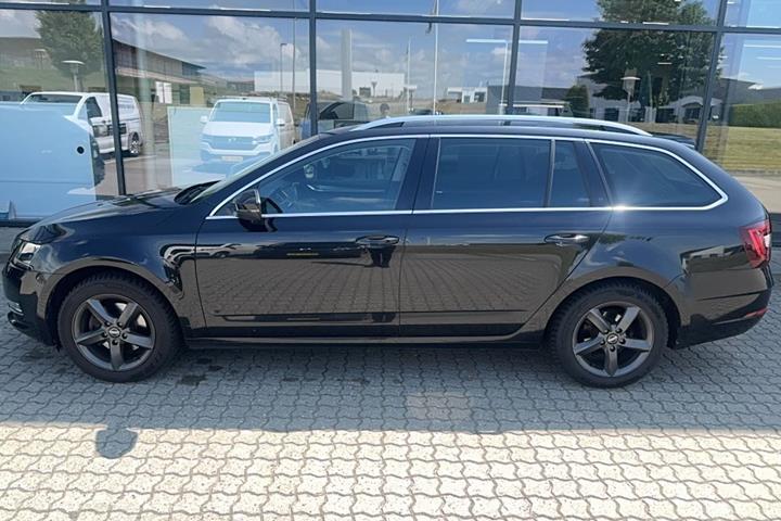 Sort Skoda Octavia fra 2018