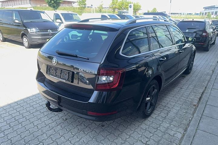 Sort Skoda Octavia fra 2018