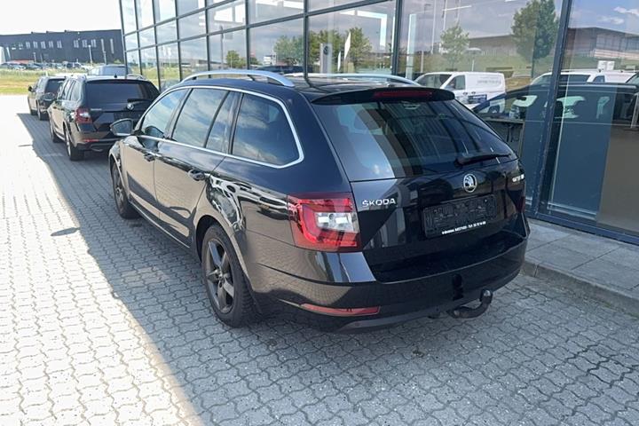 Sort Skoda Octavia fra 2018