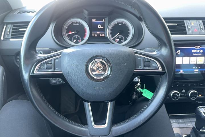 Sort Skoda Octavia fra 2018