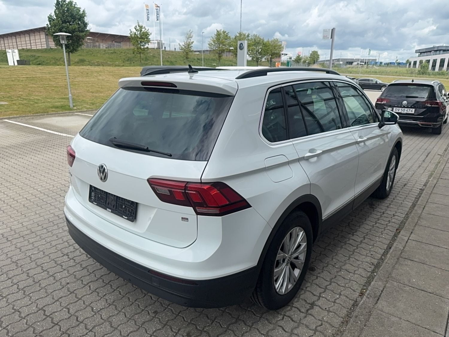 Hvid VW Tiguan fra 2019