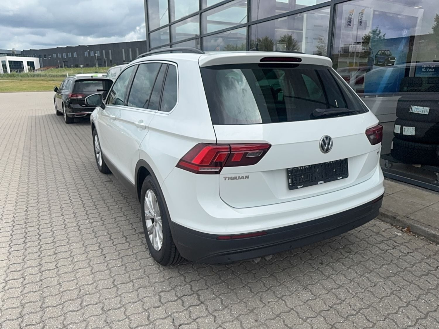 Hvid VW Tiguan fra 2019