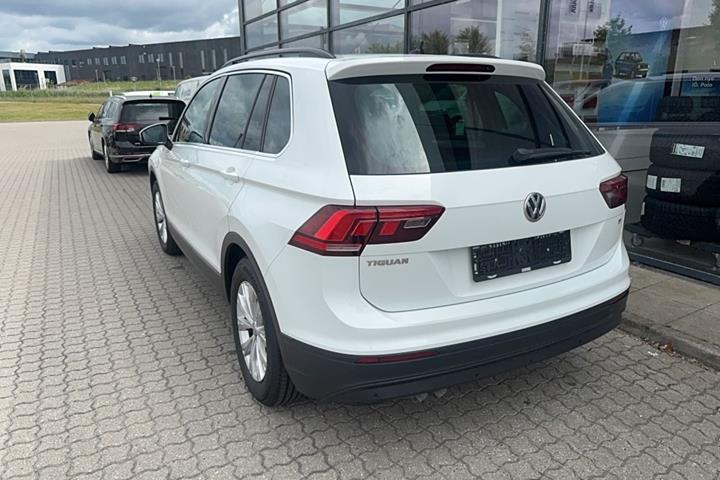 Hvid VW Tiguan fra 2019