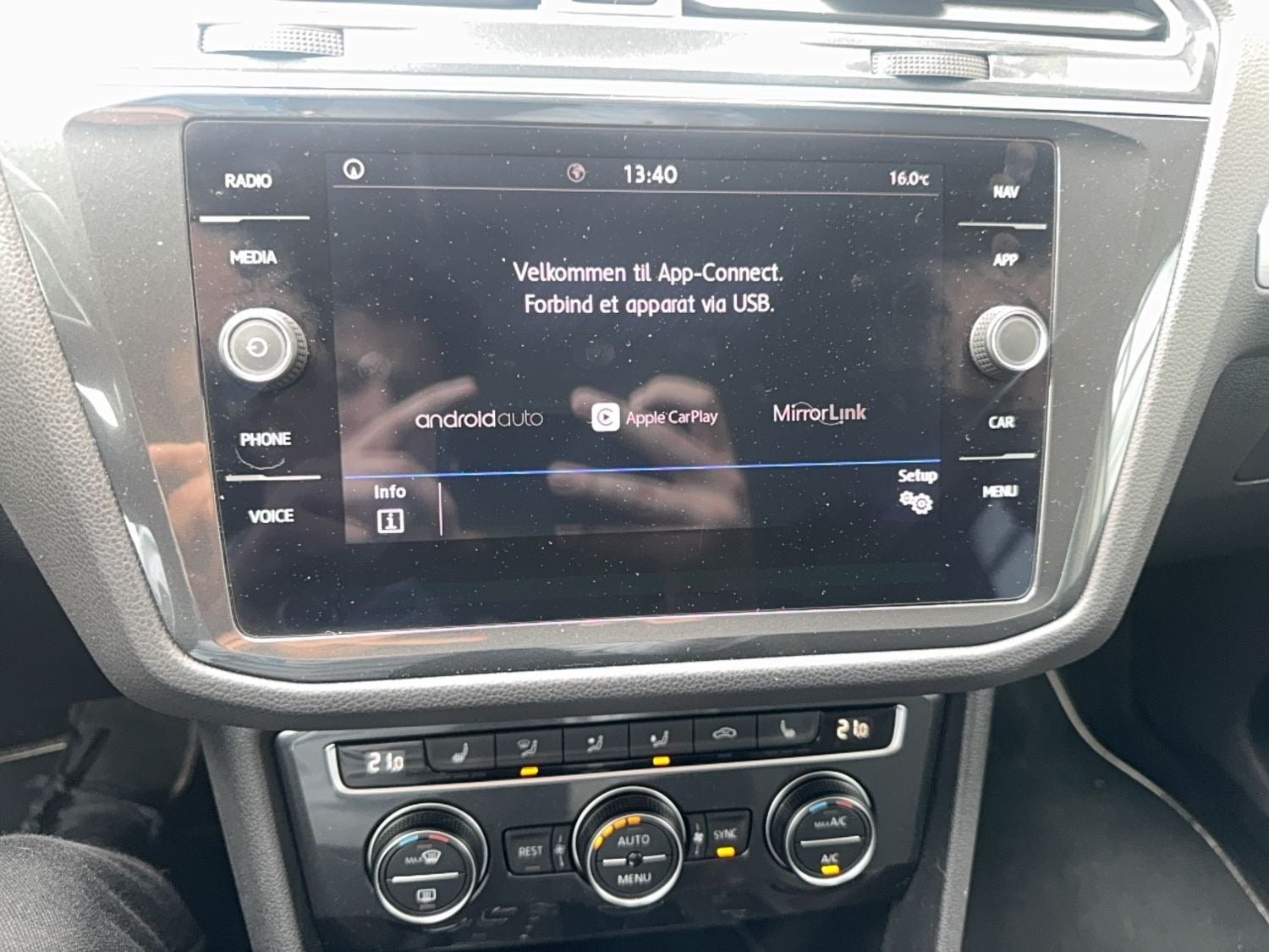 Hvid VW Tiguan fra 2019
