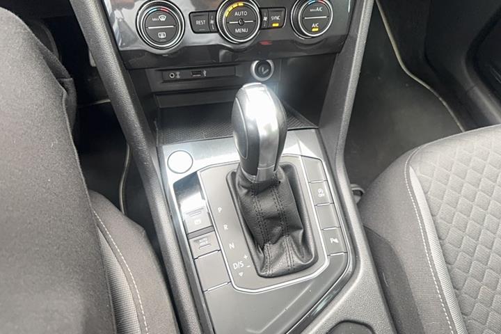 Hvid VW Tiguan fra 2019