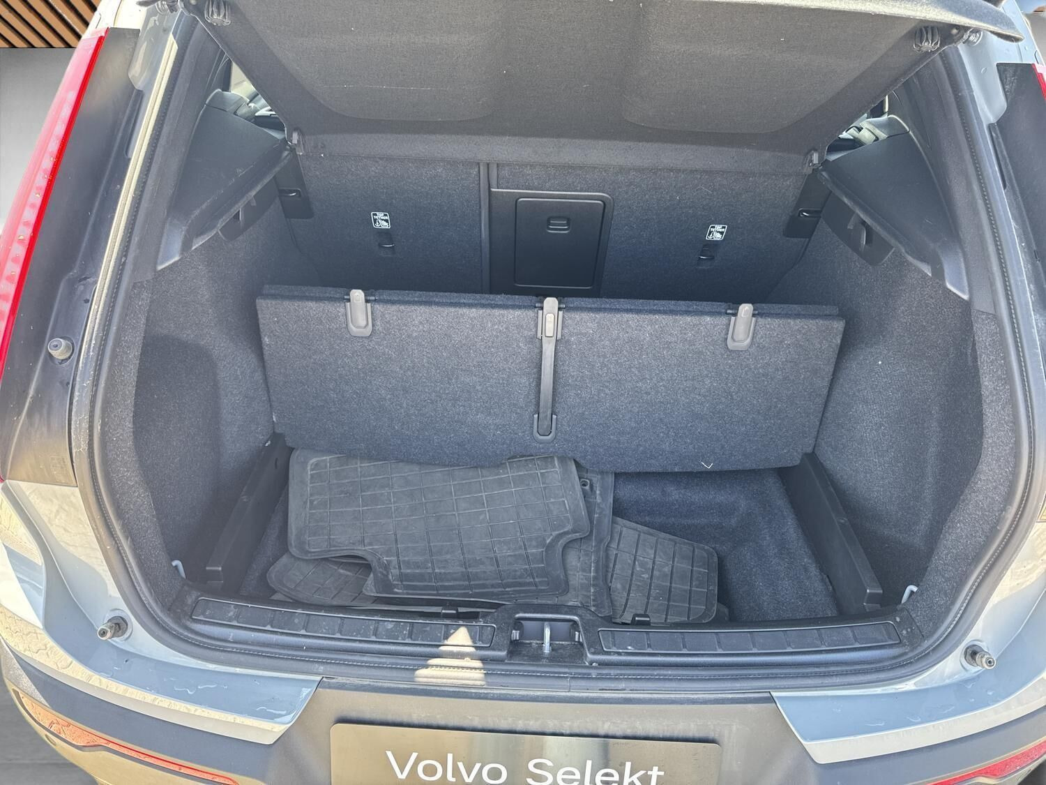 Grå Volvo EX40 fra 2025