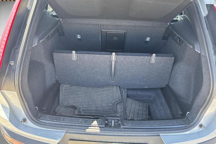 Grå Volvo EX40 fra 2025