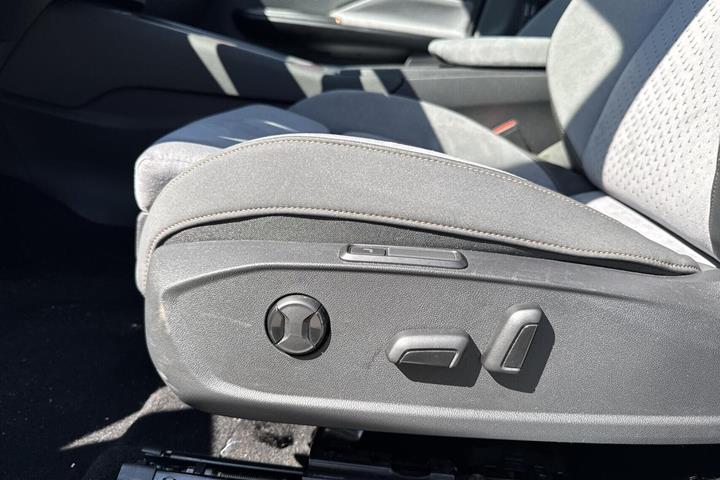 Grå Cupra Born fra 2024