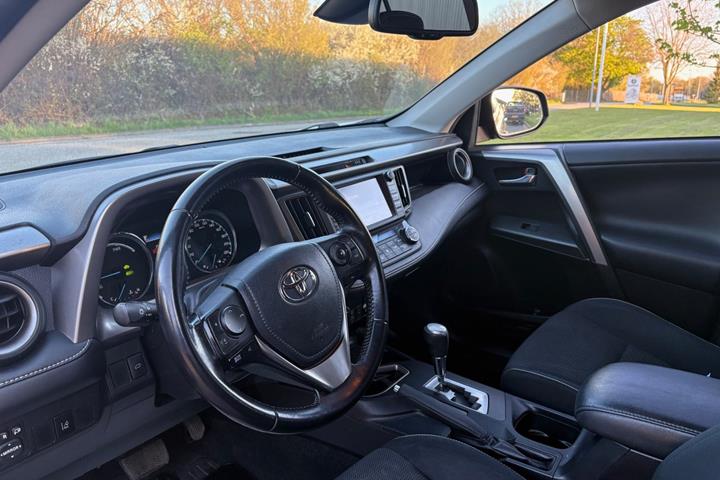 Sort Toyota RAV4 fra 2017
