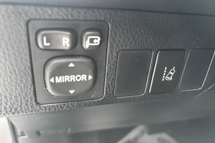 Sort Toyota RAV4 fra 2017