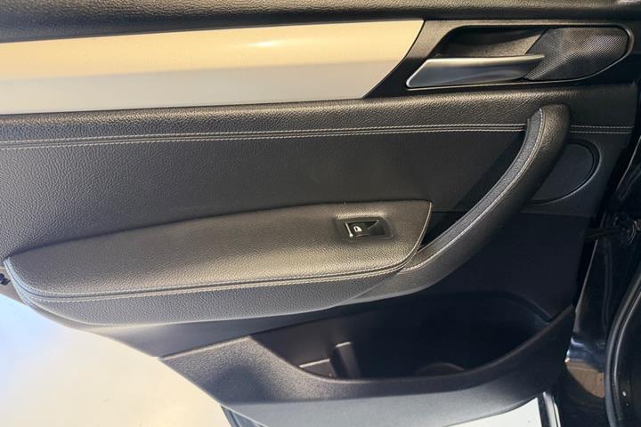Sort BMW X3 fra 2016