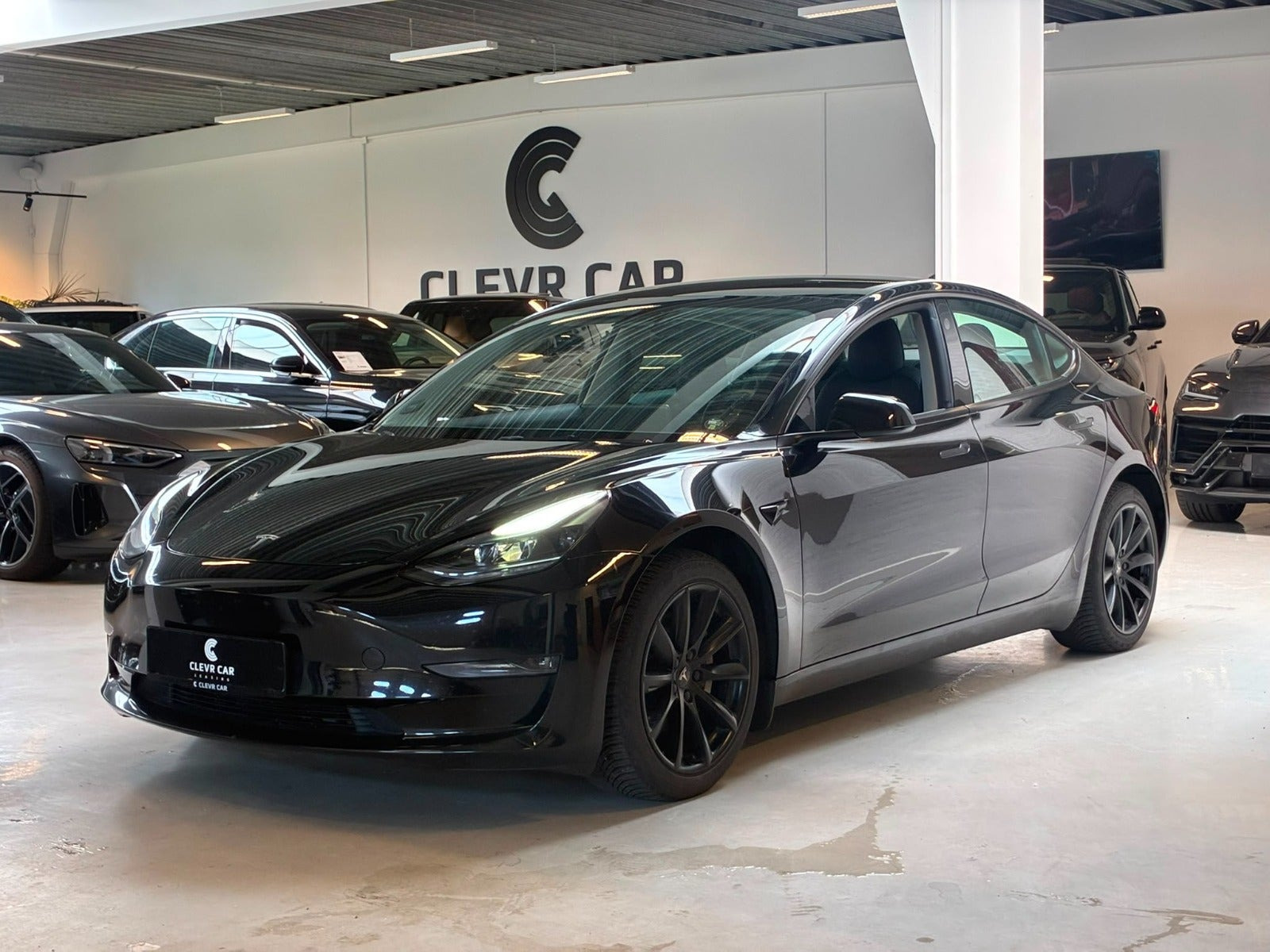 Sort Tesla Model 3 fra 2022