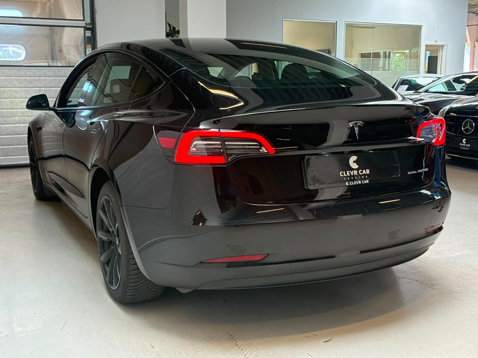Sort Tesla Model 3 fra 2022