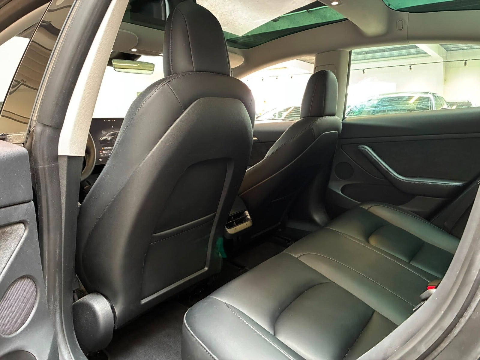 Sort Tesla Model 3 fra 2022