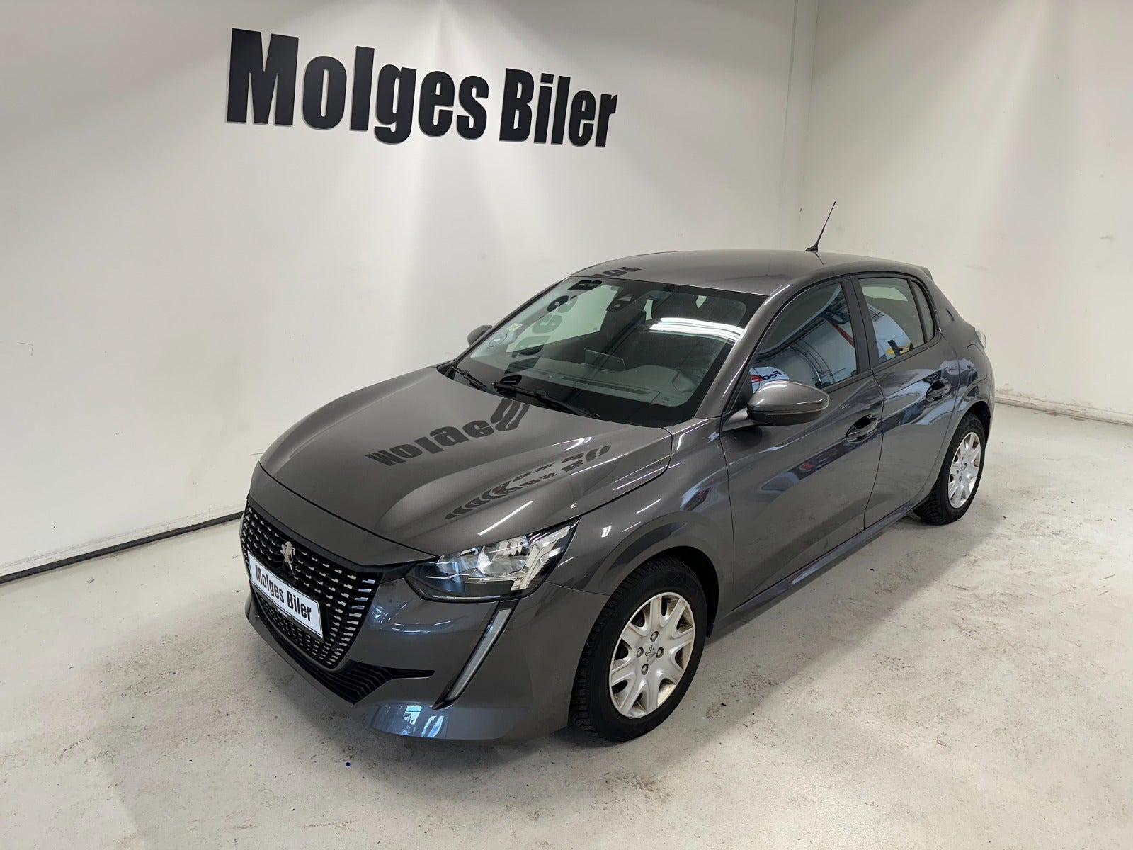 Grå Peugeot 208 fra 2020