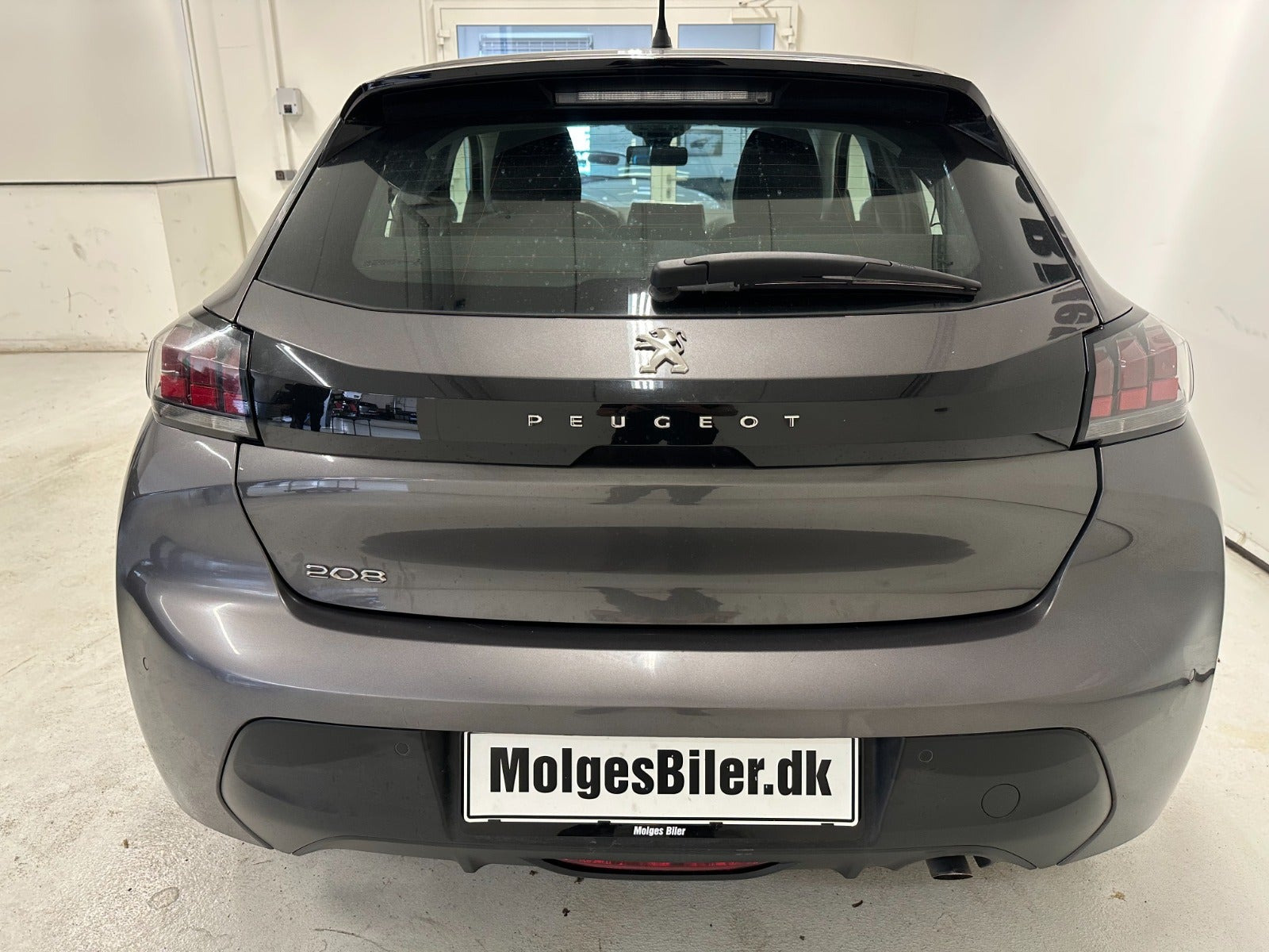 Grå Peugeot 208 fra 2020