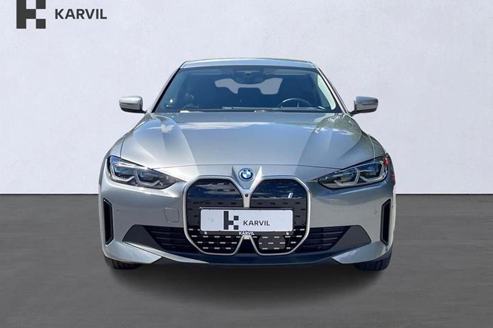 Sølv BMW i4 fra 2024