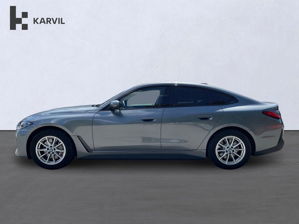 Sølv BMW i4 fra 2024
