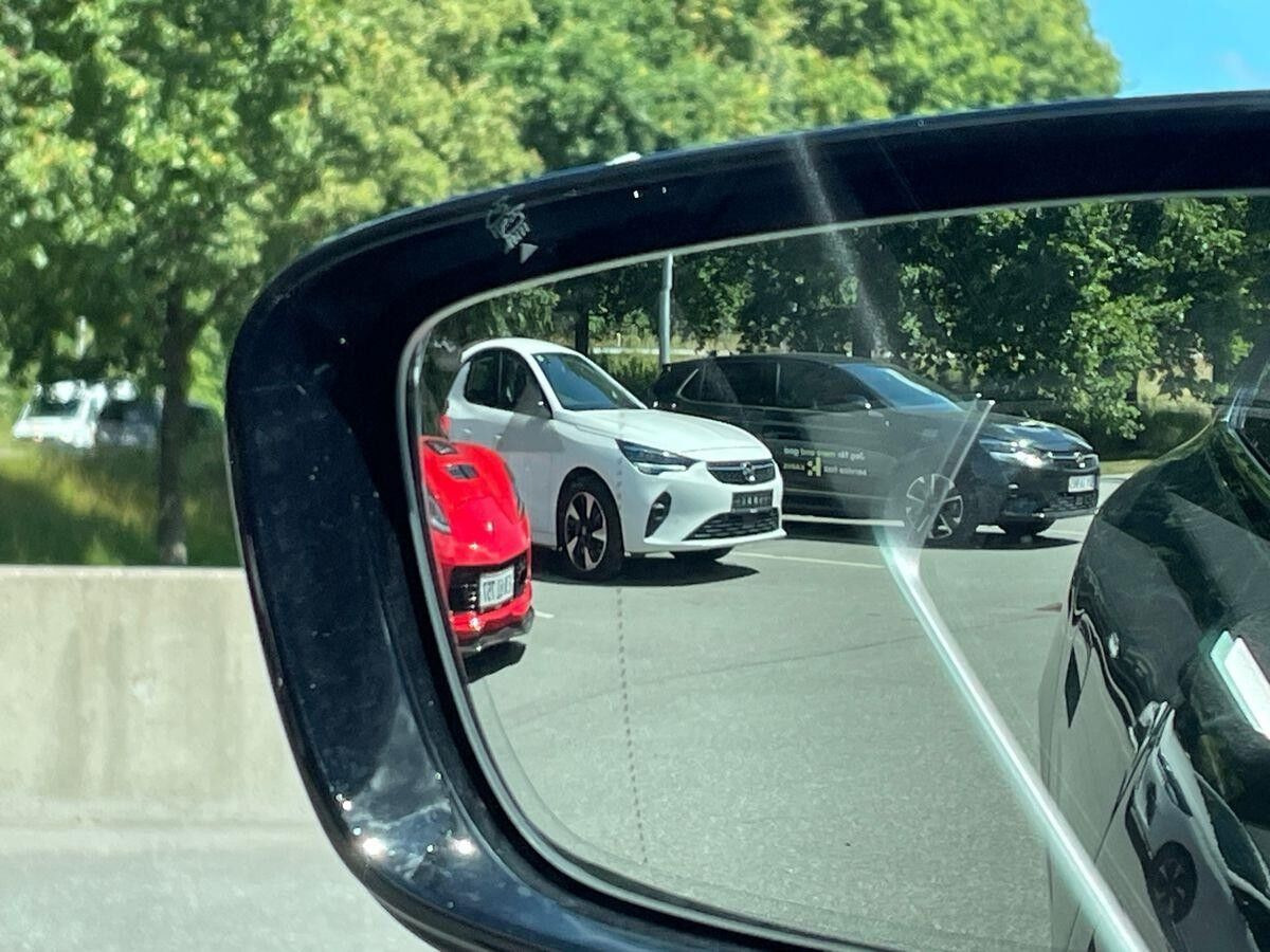 Sølv BMW i4 fra 2024