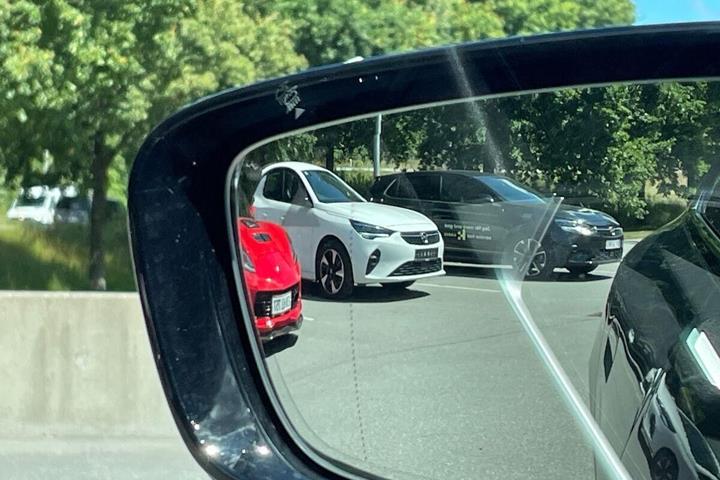 Sølv BMW i4 fra 2024