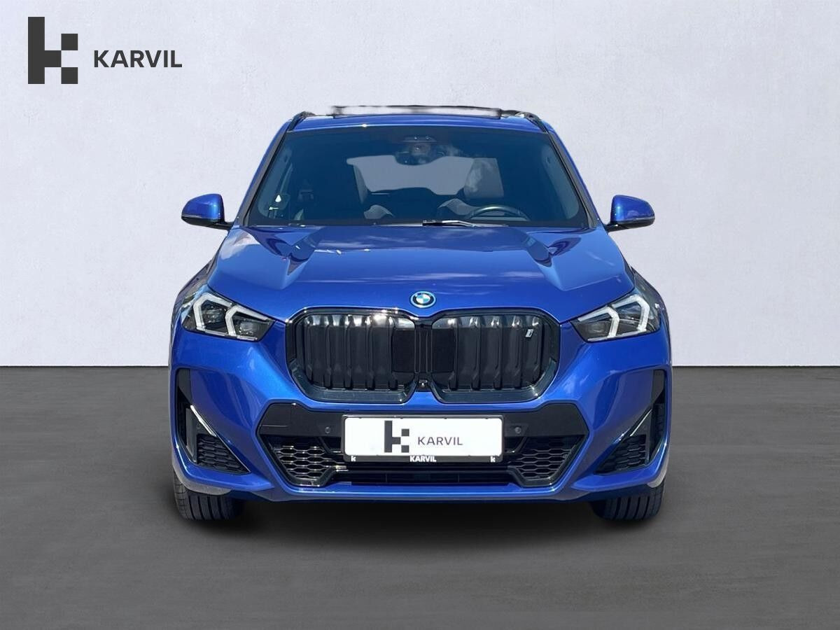 Blå BMW iX1 fra 2023