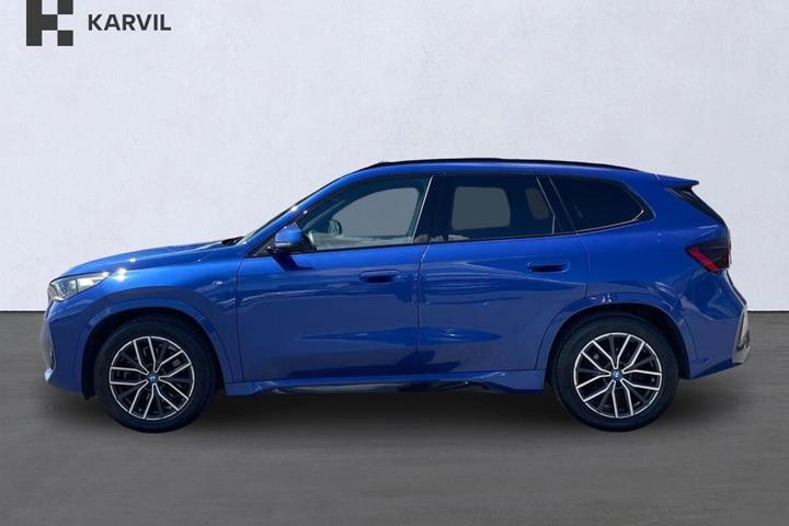 Blå BMW iX1 fra 2023