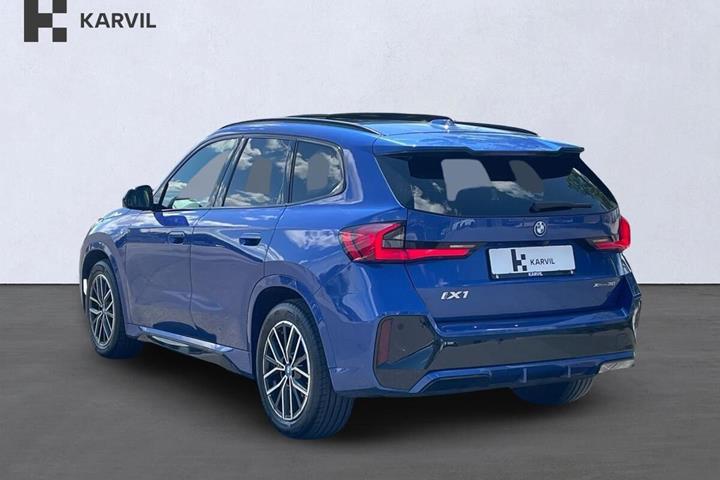 Blå BMW iX1 fra 2023