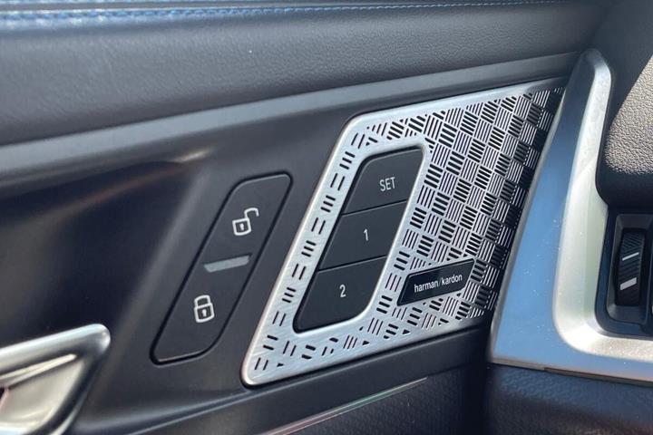 Blå BMW iX1 fra 2023