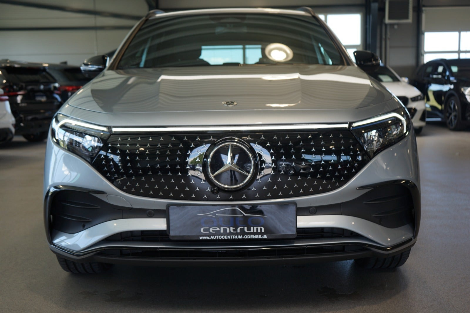 Sølv Mercedes EQA250+ fra 2025