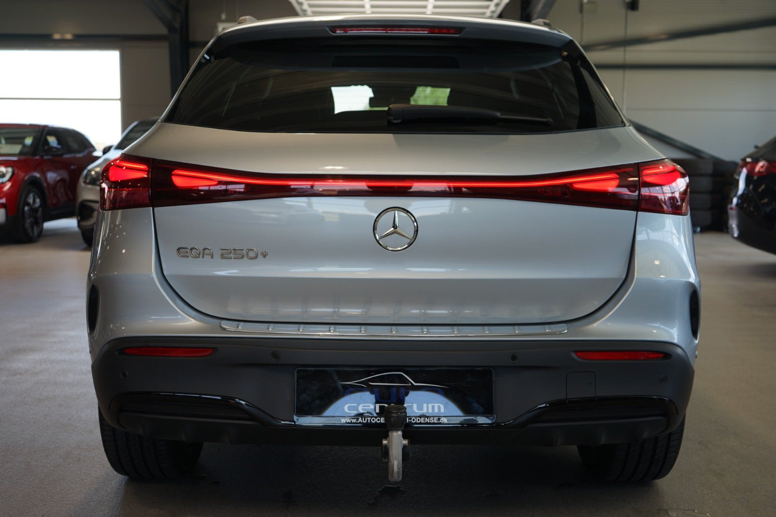 Sølv Mercedes EQA250+ fra 2025