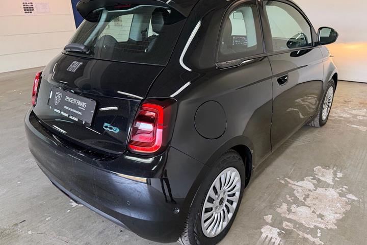 Beige Fiat 500e fra 2022