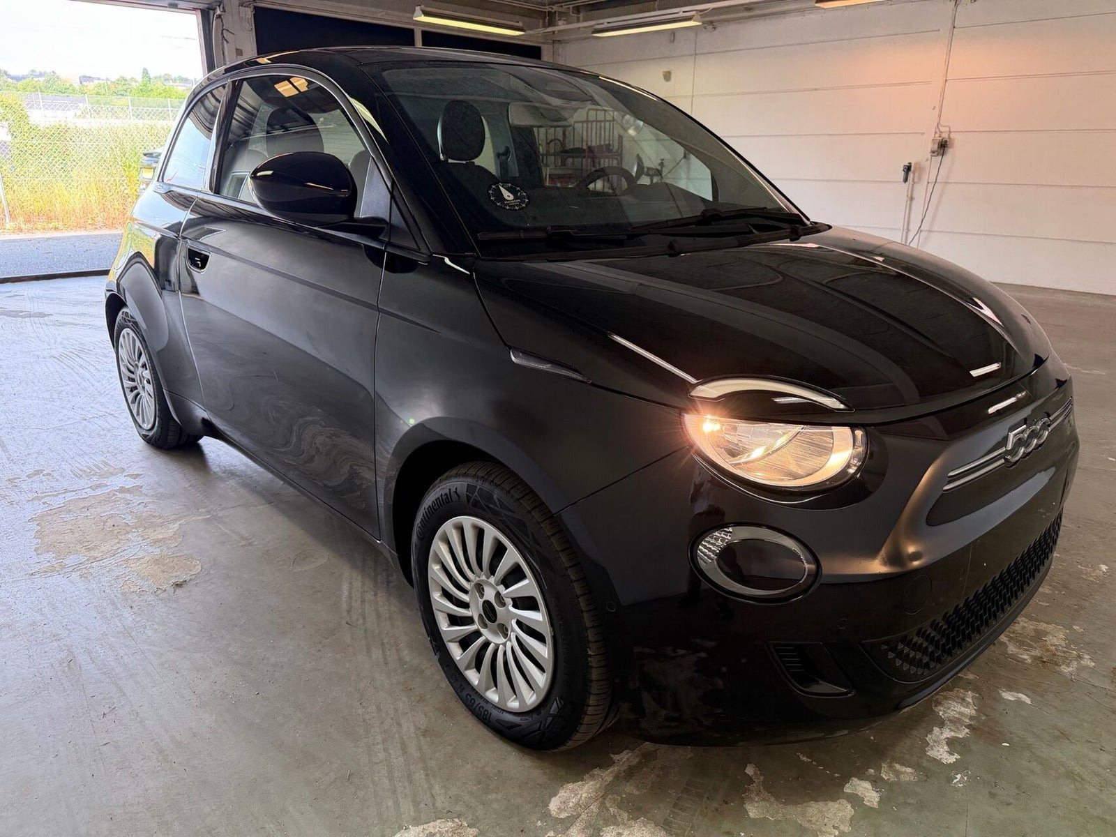 Beige Fiat 500e fra 2022