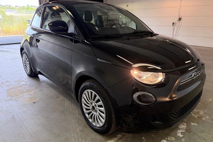 Beige Fiat 500e fra 2022