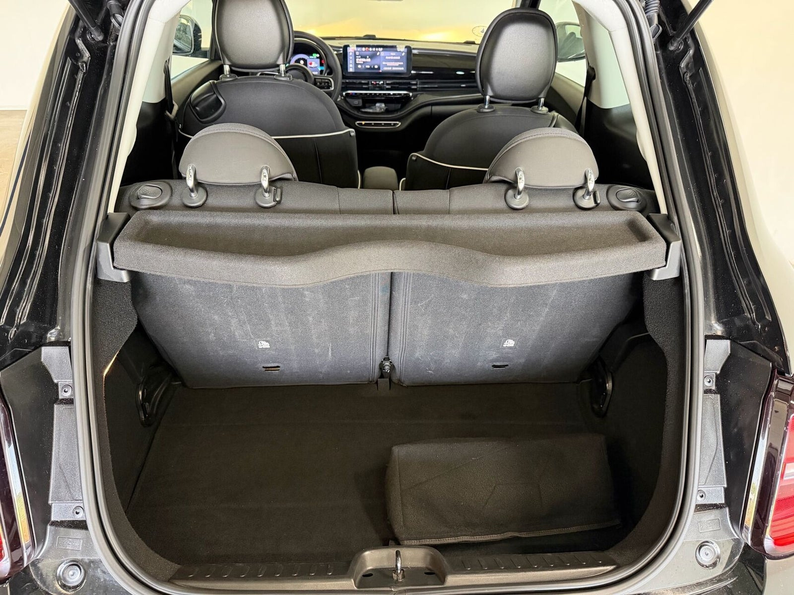 Beige Fiat 500e fra 2022