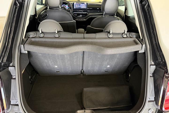 Beige Fiat 500e fra 2022