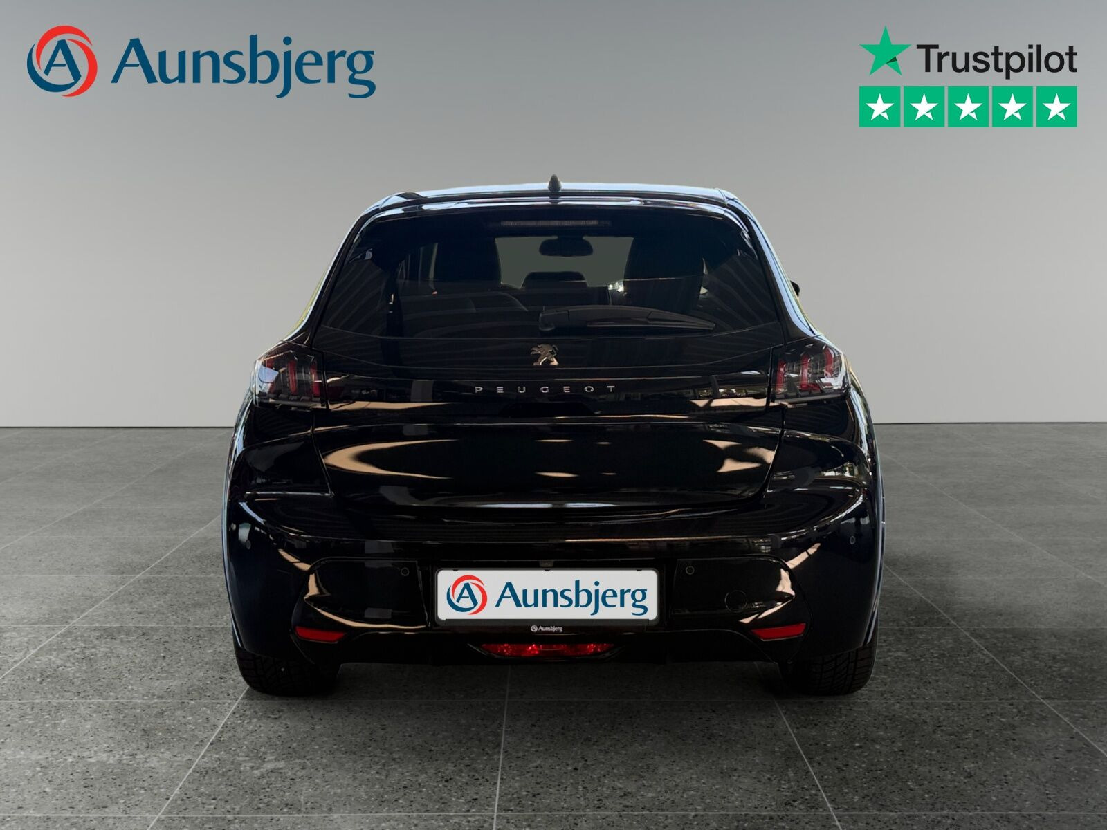 Sort Peugeot e-208 fra 2023