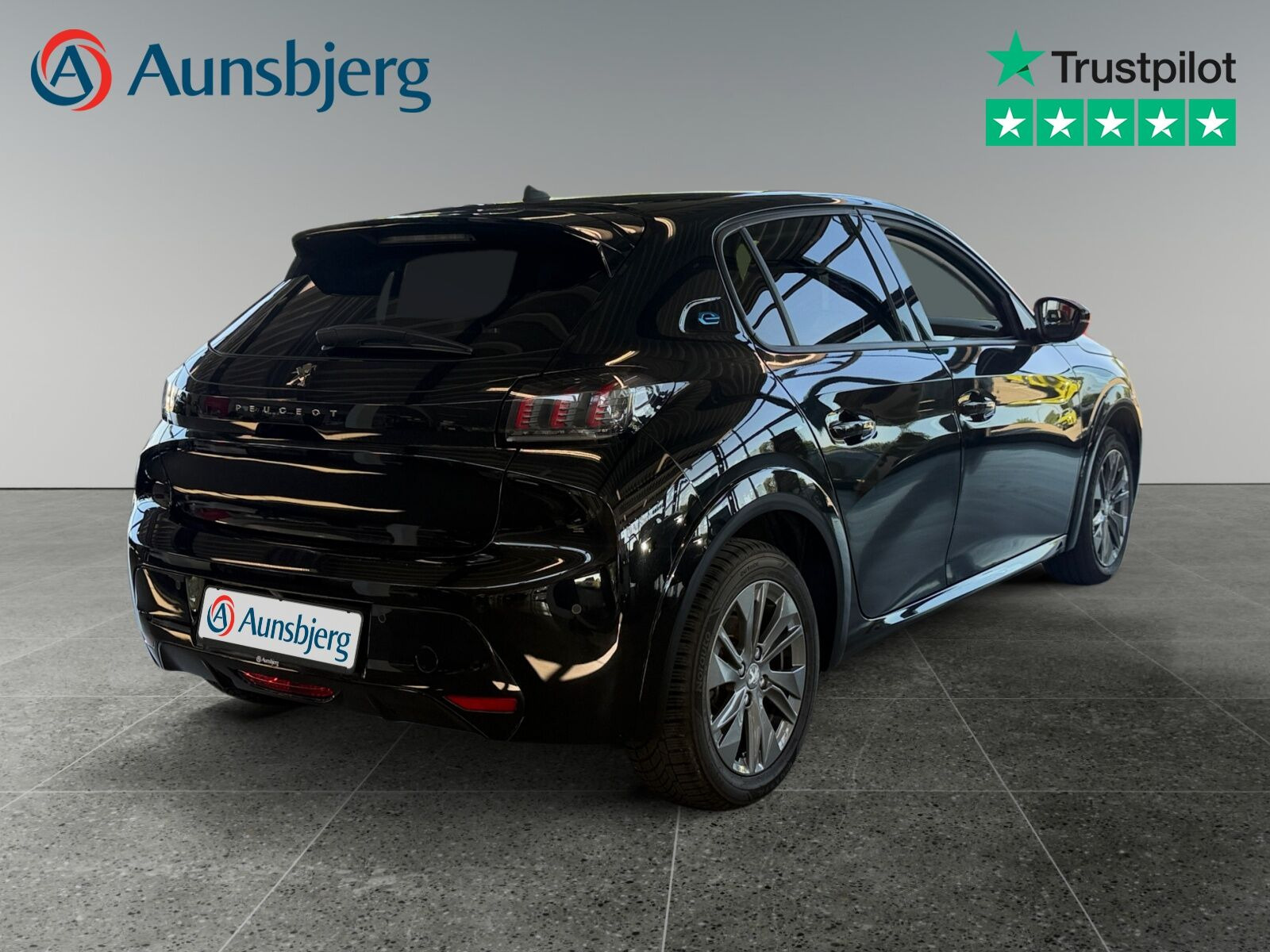 Sort Peugeot e-208 fra 2023