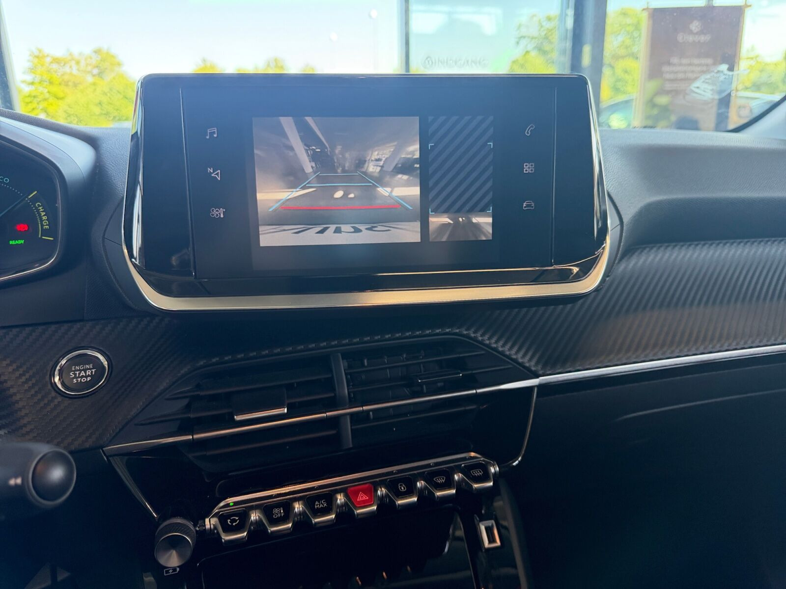 Sort Peugeot e-208 fra 2023