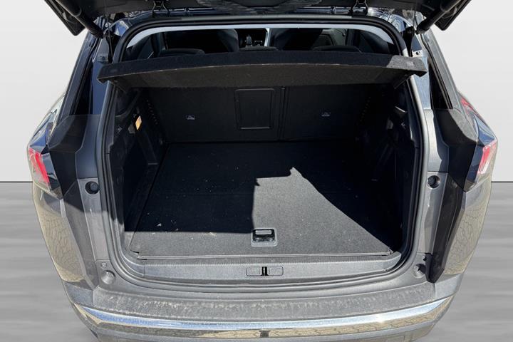 Grå Peugeot 3008 fra 2020