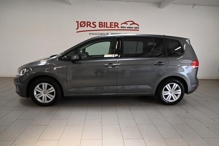Grå VW Touran fra 2016
