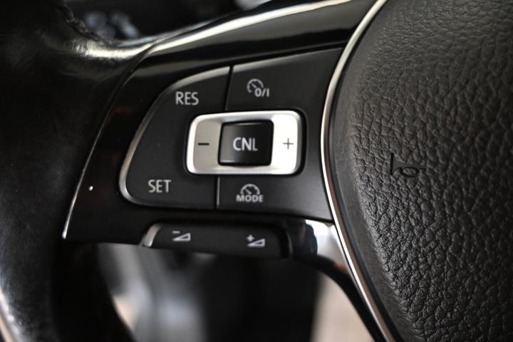 Grå VW Touran fra 2016