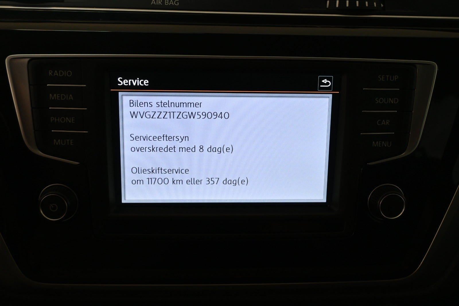 Grå VW Touran fra 2016